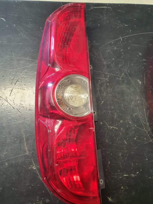 Fanale Posteriore Sinistro (SX, lato guidatore) FIAT DOBLO 2A Serie dal 2005 al 2010