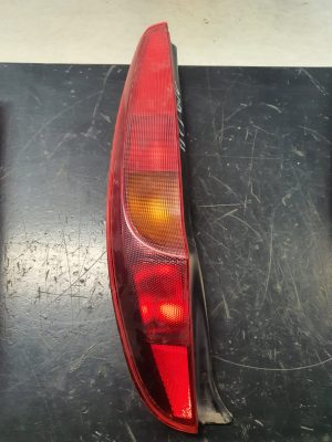 Fanale Posteriore Sinistro (SX, lato guidatore) corpo Nero FIAT PUNTO 2A SERIE (188) dal 2000 al 2003