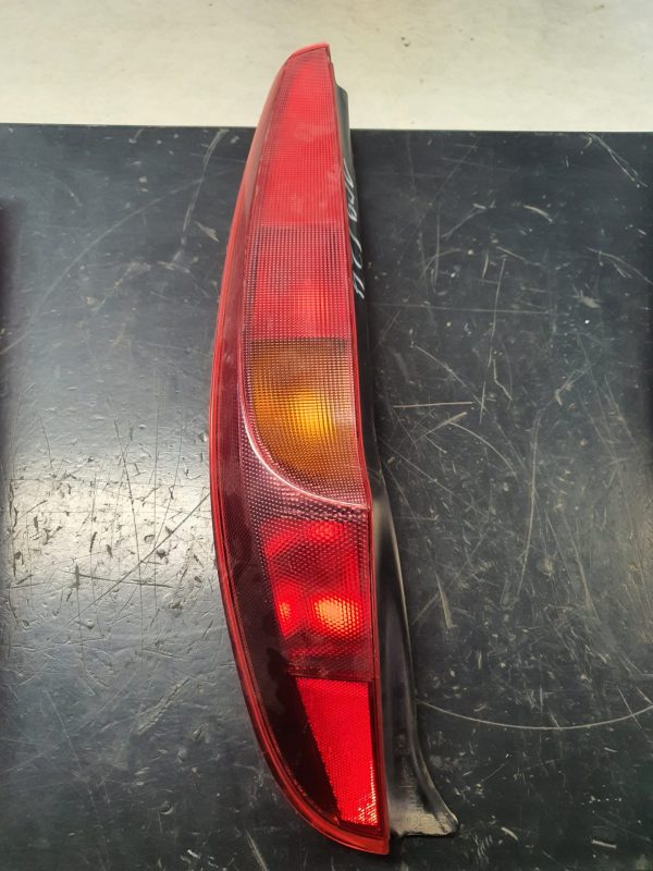 Fanale Posteriore Sinistro (SX, lato guidatore) corpo Nero FIAT PUNTO 2A SERIE (188) dal 2000 al 2003