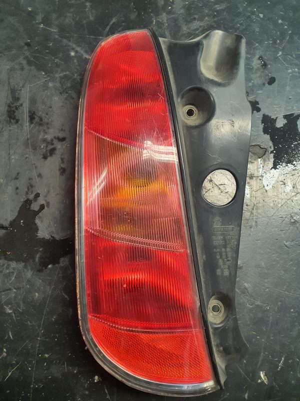 Fanale Posteriore Sinistro (SX, lato guidatore) plastica rossa LANCIA YPSILON dal 2003 al 2006