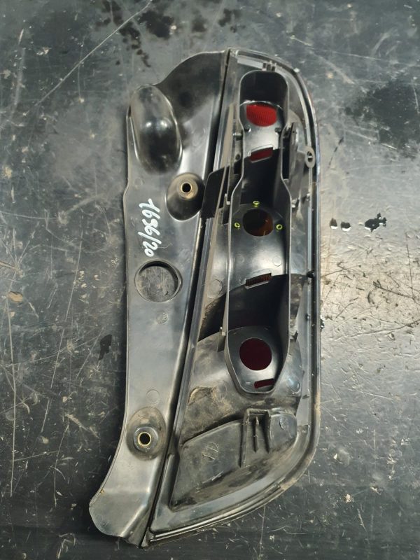 Fanale Posteriore Sinistro (SX, lato guidatore) plastica rossa LANCIA YPSILON dal 2003 al 2006