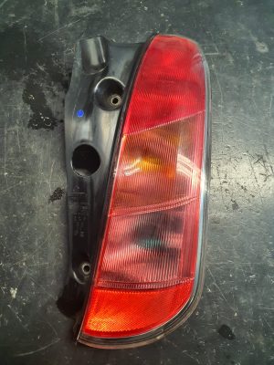 Fanale Posteriore Destro (DX, lato passeggero) plastica rossa LANCIA YPSILON dal 2003 al 2006