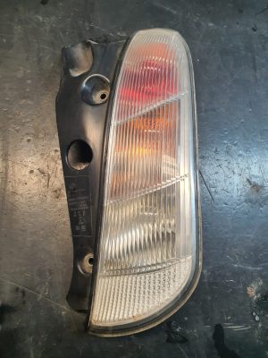 Fanale Posteriore Destro (DX, lato passeggero) plastica bianca LANCIA YPSILON dal 2003 al 2006