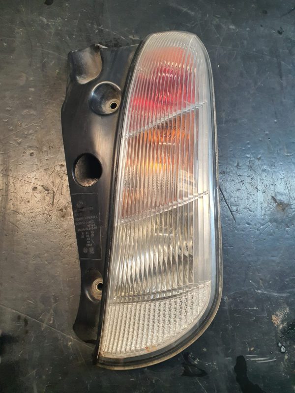 Fanale Posteriore Destro (DX, lato passeggero) plastica bianca LANCIA YPSILON dal 2003 al 2006