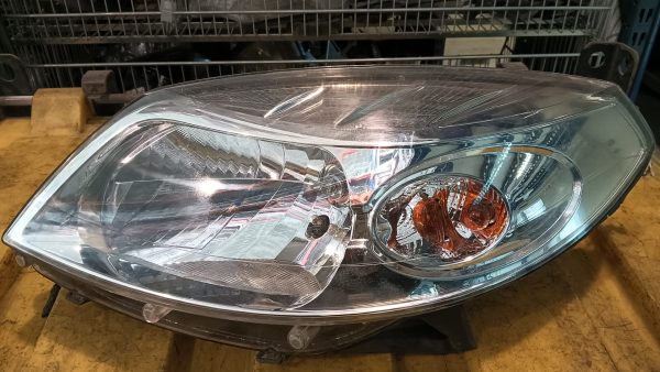Proiettore Anteriore Sinistro (SX, lato guidatore) DACIA SANDERO 1A SERIE dal 2008 al 2012