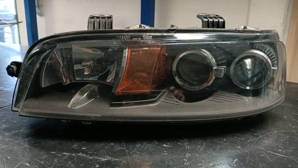 Proiettore Anteriore Sinistro (SX, lato guidatore) FIAT PUNTO (188 FANALINA) 2a serie dal 2000 al 2004