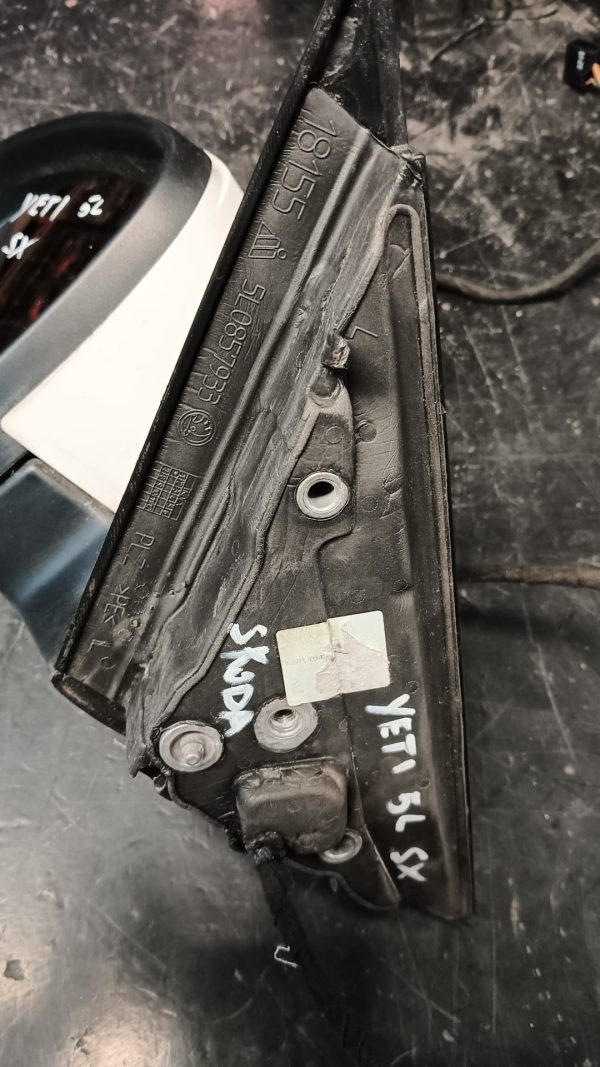 Retrovisore Sinistro (SX, lato guidatore) SKODA YETI dal 2013 al 2015